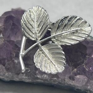Vintage SARAH COVENTRY Silver Tone Leaf Pin Brooch Trifoliate Clover Design